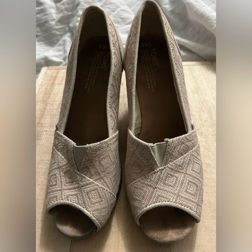 Toms Womens Classic Woven Diamond Wedge Pumps Sandals Beige Peep Toe Canvas 8.5